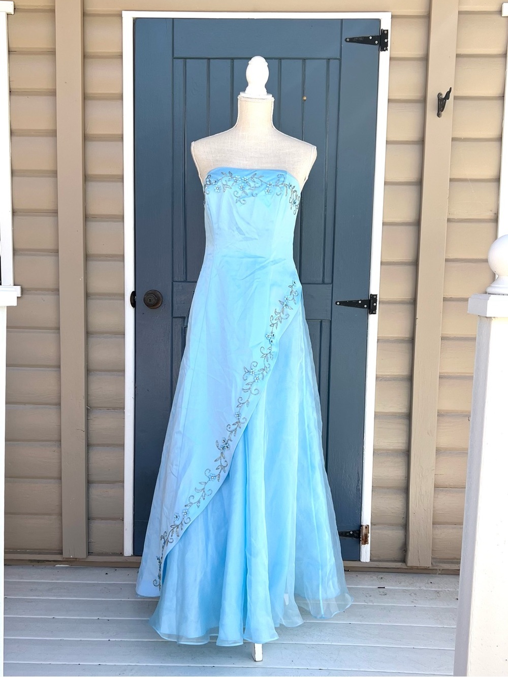 Vintage Y2K beaded Morgan & Co. Light Blue Prom Dress Size 7/8